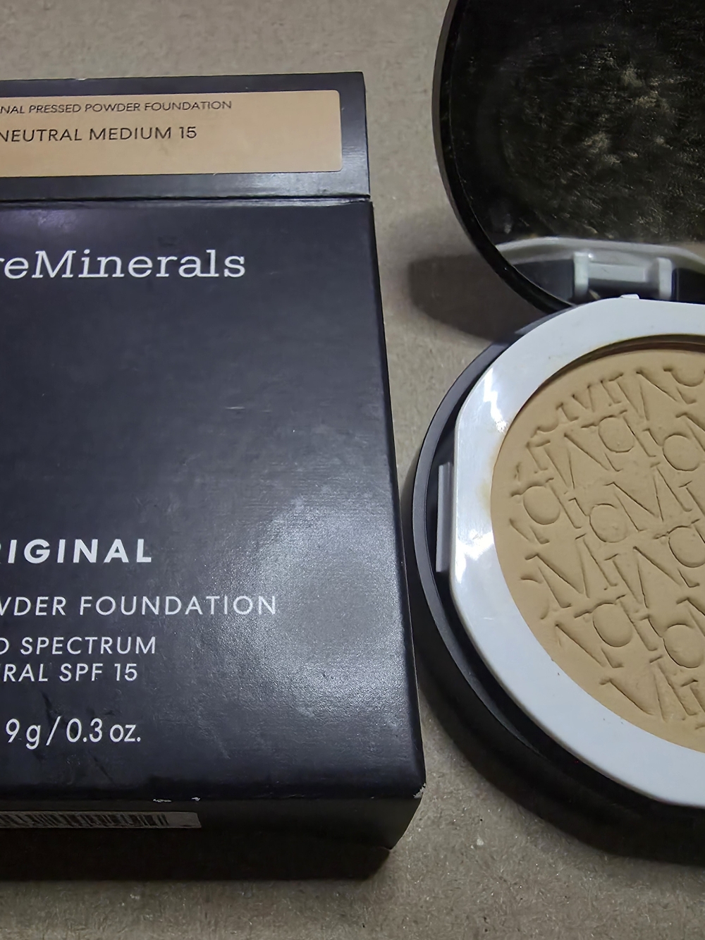 bareMinerals Pressed Powder Foundation - Neutral Medium (Beige)